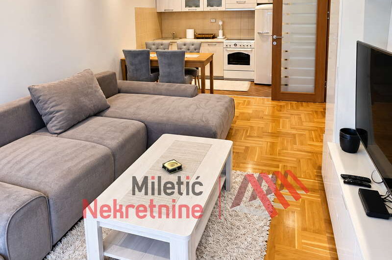 Stan 43 m² kod Vrnjačkih Termi – namešten, terasa, lift i parking